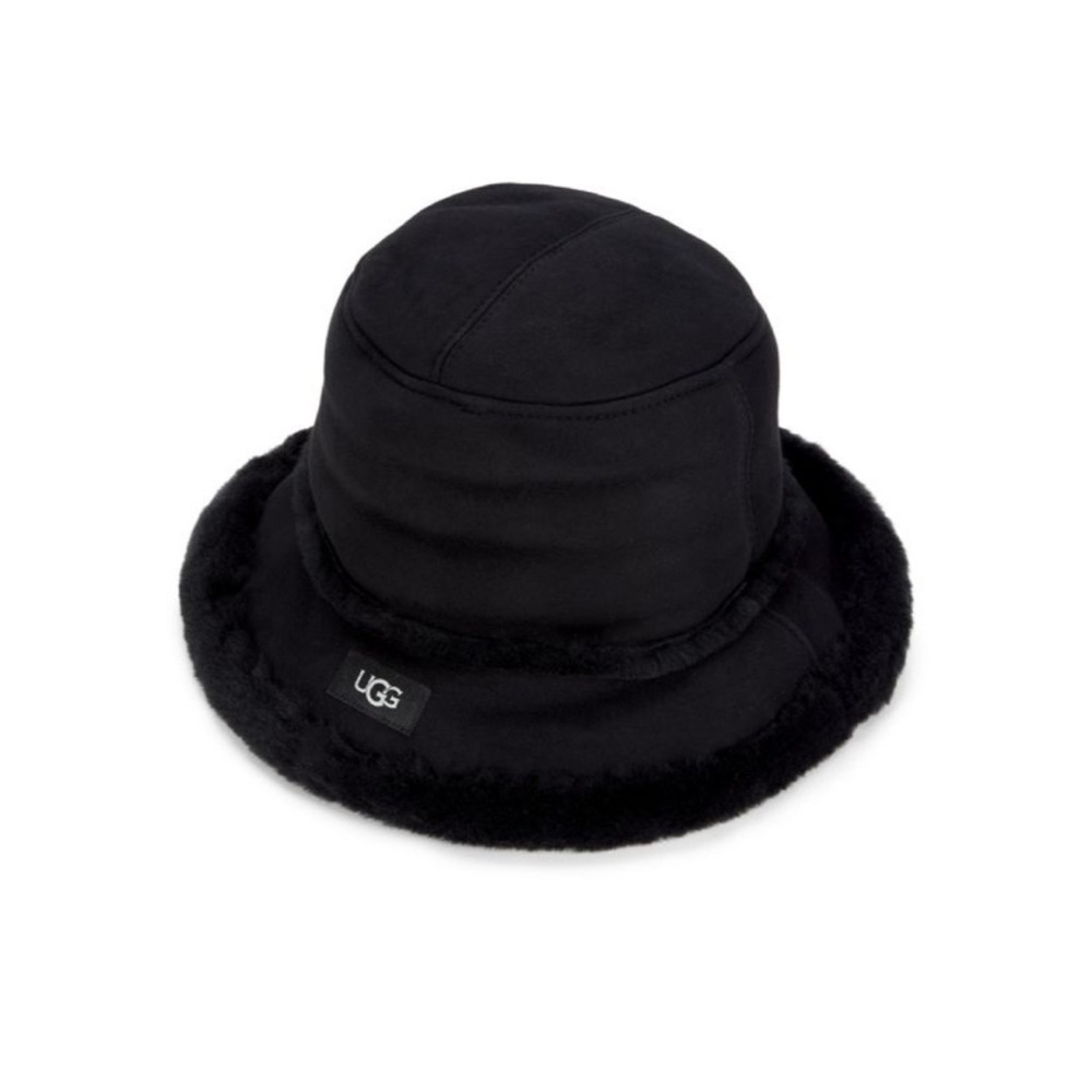 UGG
Shearling Bucket Hat